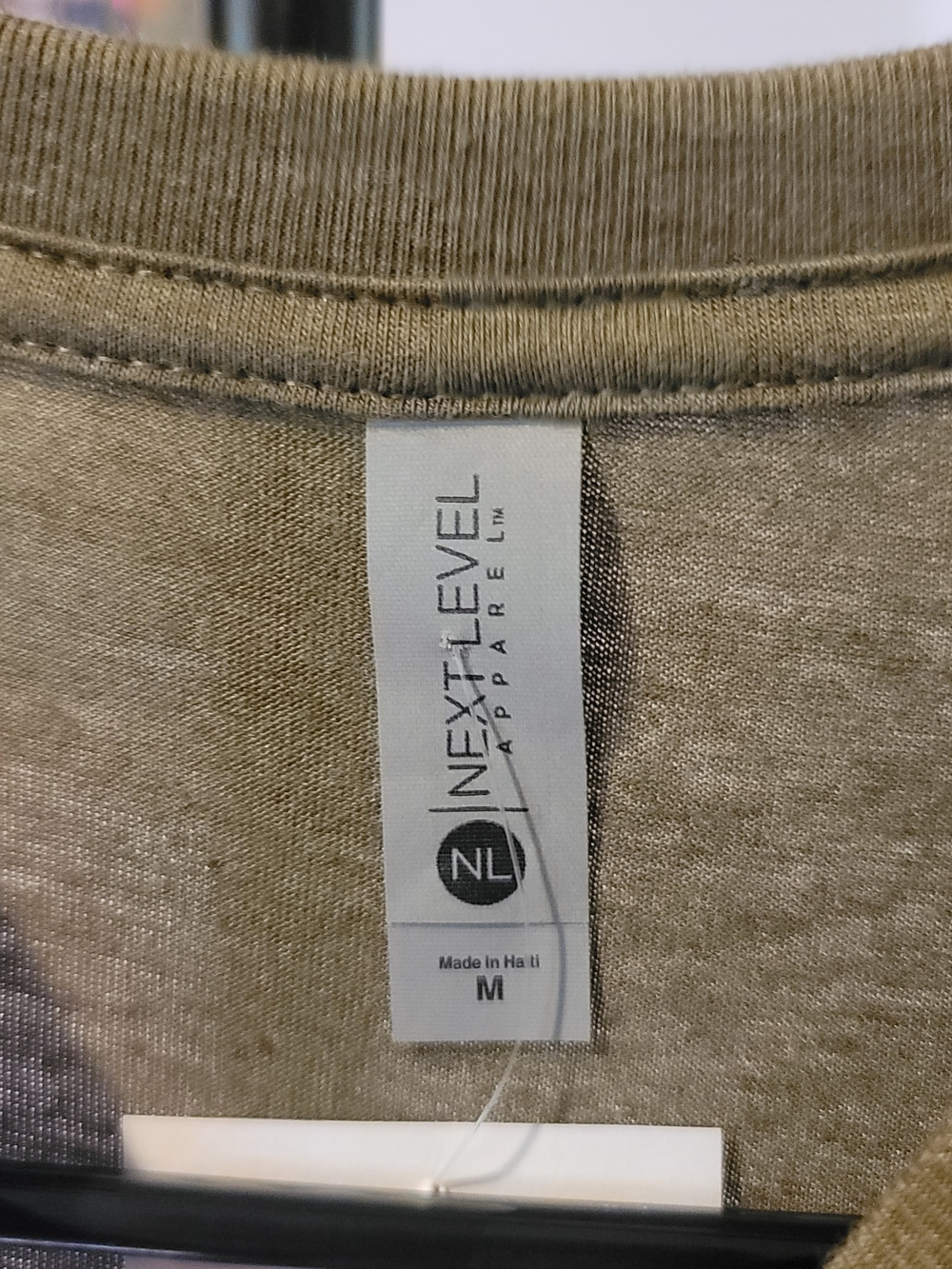 NWT NEXTLEVEL APPAREL Just a Girl Who Loves Fall Graphic Tee Olive Green Size M - Picture 2 of 7